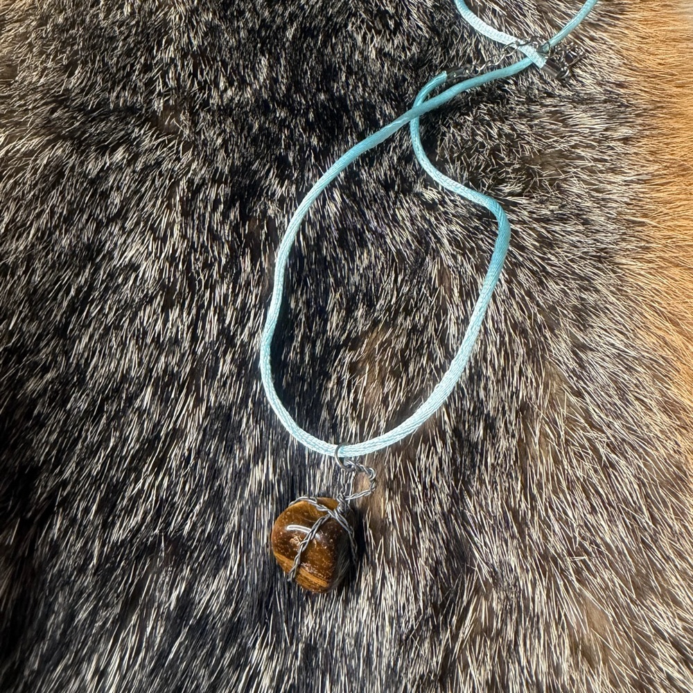 Elegant Brown Stone Pendant Necklace